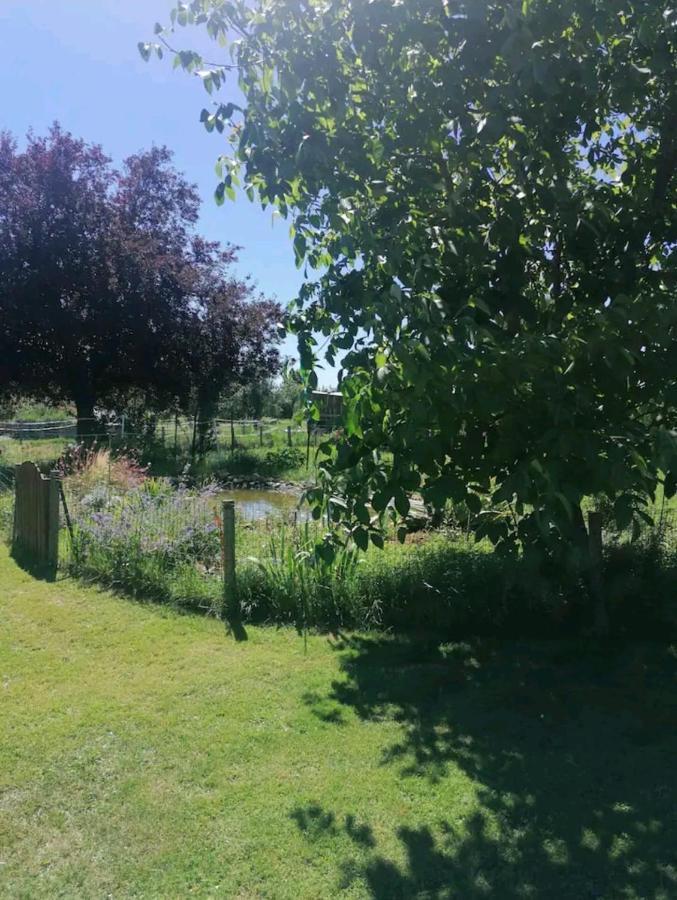 Un Air De Campagne Bed and Breakfast Millac  Εξωτερικό φωτογραφία